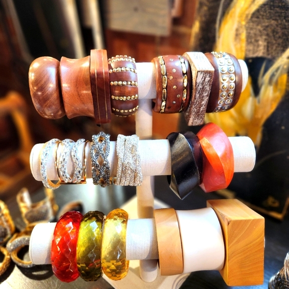 Rich Olive Green Faceted Acrylic Bracelet - Picture 14 of 16